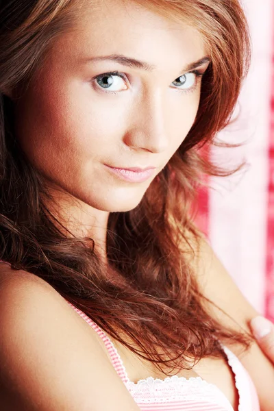 Beautiful young woman portrait — Stock Photo, Image