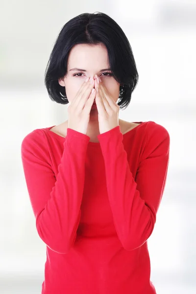 Kvinna med sinus tryck smärta — Stockfoto
