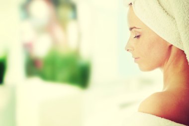 güzel kadın bornoz