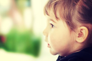 2 yaşında bir kız portresi 