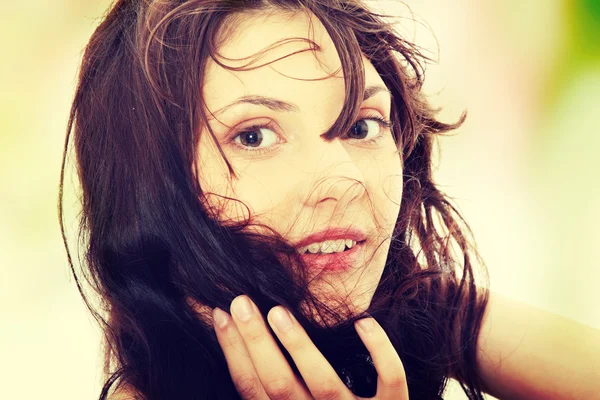 Kobieta z dmuchanego włosy — Zdjęcie stockowe