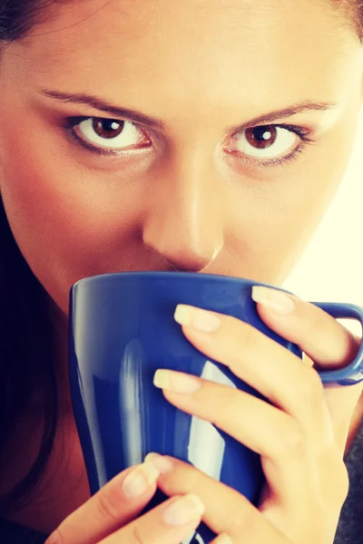 Businesswoman holding coffee cup — Stock Photo, Image