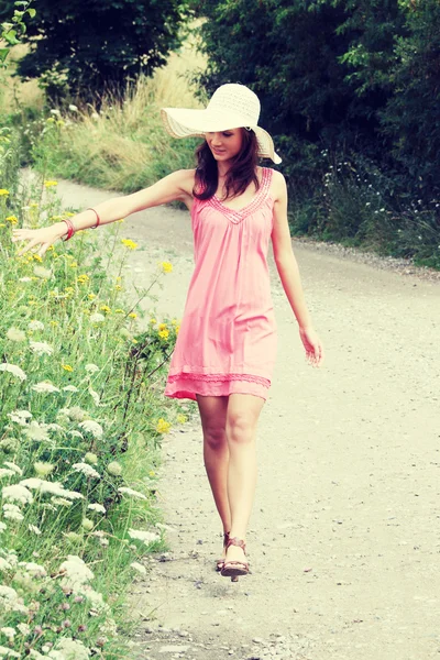 Girl in the country — Stock Photo, Image