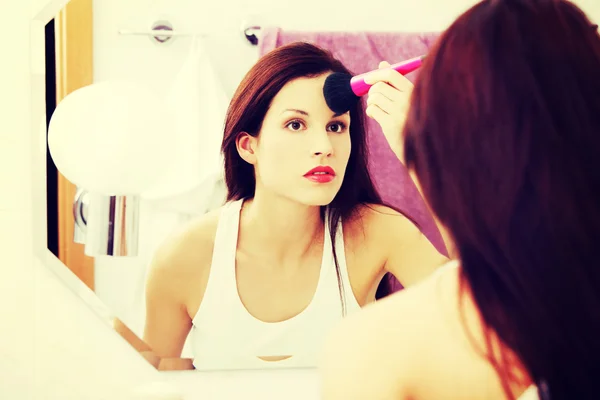 Doen de ochtend make-up. — Stockfoto
