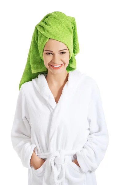 Schöne Wellness-Frau im Bademantel. — Stockfoto