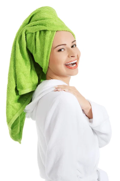 Schöne Wellness-Frau im Bademantel. — Stockfoto