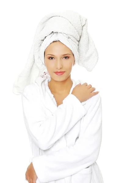 Prachtige spa vrouw in badjas. — Stockfoto