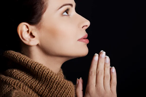 Mujer rezando — Foto de Stock