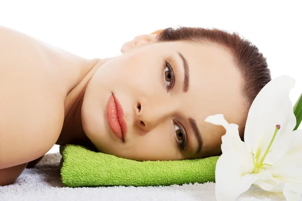 Woman lying at spa salon. — Stock Photo, Image