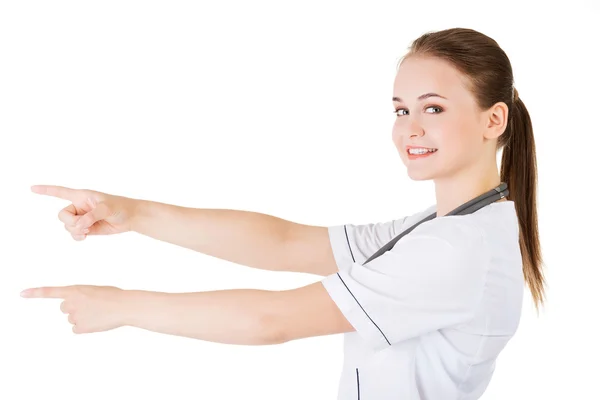 Médico ou enfermeiro mostrando no espaço de cópia . — Fotografia de Stock