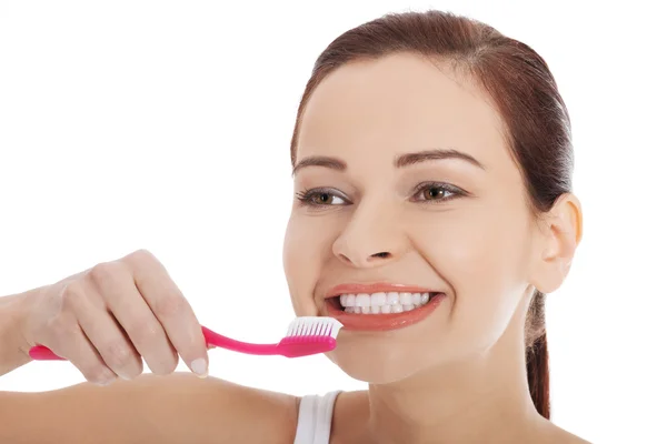 Mujer sosteniendo cepillo dental — Foto de Stock