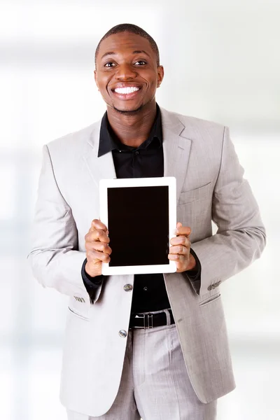 Affärsman hålla tablet PC — Stockfoto