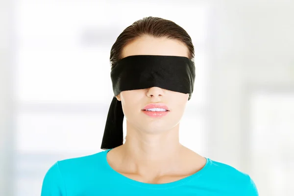 Vrouw blinddoek — Stockfoto