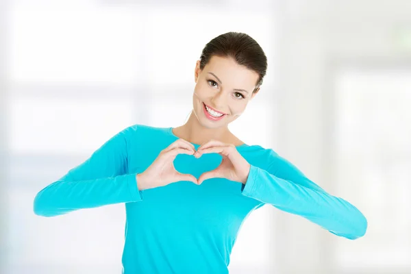 Woman showing heart gesture — Stock Photo, Image