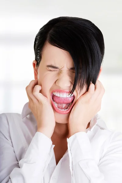Donna d'affari stressata o arrabbiata che urla — Foto Stock