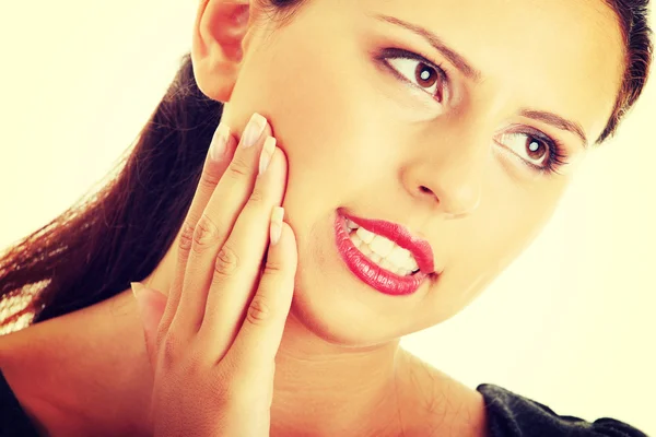 Genç kadın diş ağrısı geçiriyor — Stok fotoğraf