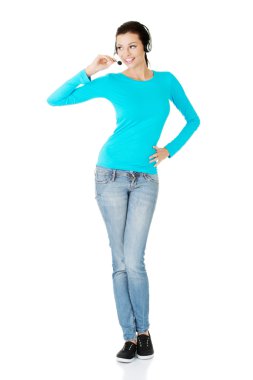 gülümseyen çağrı merkezi asistanı