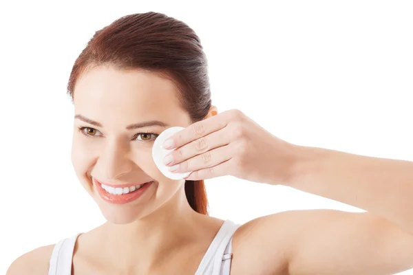 Woman cleaning face with cotton pads. — Stock Photo, Image