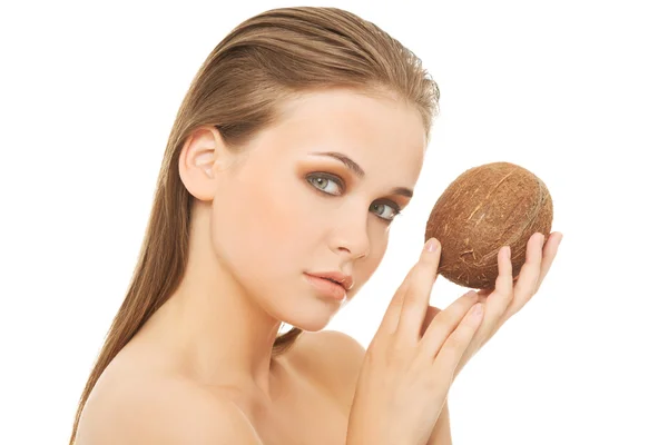 Aantrekkelijke jonge vrouw met kokos. Closeup. — Stockfoto