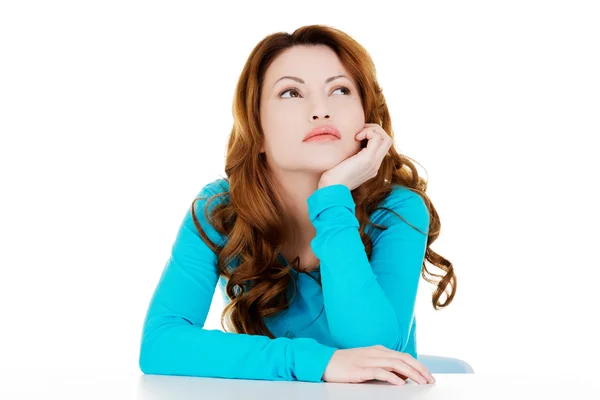 Woman proping her head and looking up. — Stock Photo, Image