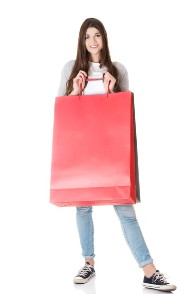 Jovem mulher bonita está comprando . — Fotografia de Stock