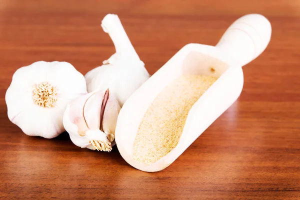 Raw fresh garlic with spice. — Stock Photo, Image