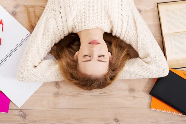 Relaxed young student woman lying on the floor — Stock Photo, Image
