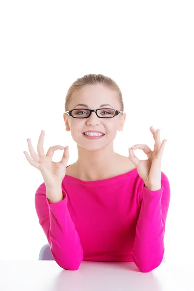 Woman student showin OK gesture. — Stock Photo, Image