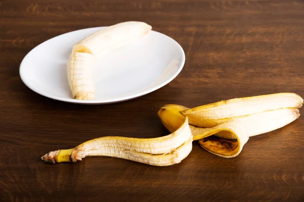 Banana riempita su un piatto — Foto Stock