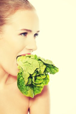 kadını marul içinde ağız ile.