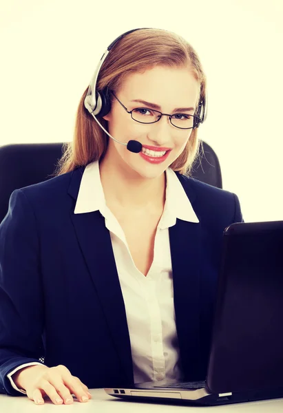 Mulher de negócios no call center — Fotografia de Stock