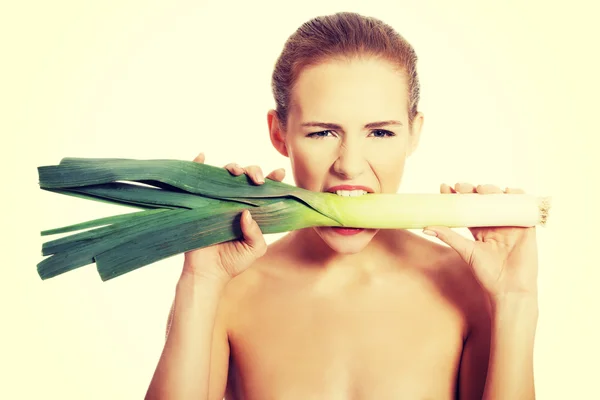 Woman with leek in mouth — Stock Photo, Image