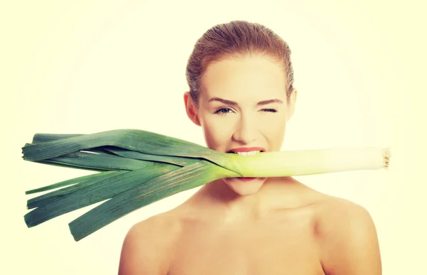 Woman with leek in mouth — Stock Photo, Image