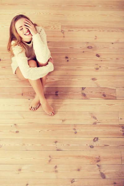 Woman sitting on the floor. — Stock Photo, Image