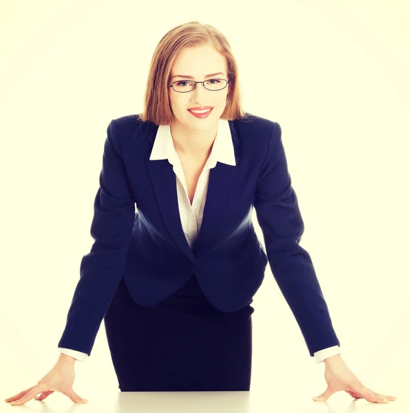 Mulher de negócios à mesa . — Fotografia de Stock