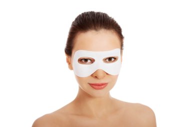 kolajen maske ile güzel bir kadın.