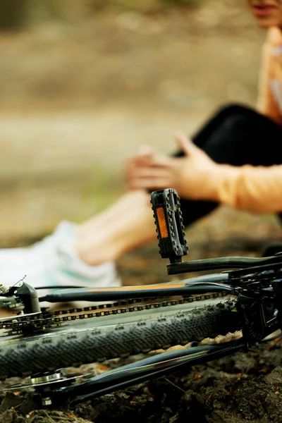Wounded woman was falled off bicyle — Stock Photo, Image
