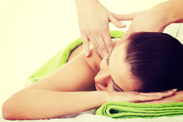 Woman lying in spa salon. — Stock Photo, Image