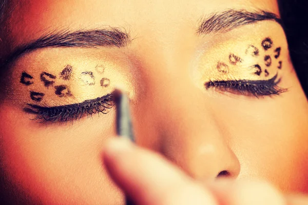 Close-up op mooie tijger make-up. — Stockfoto