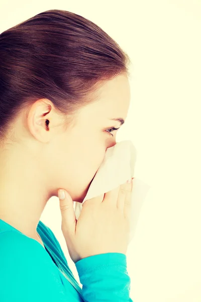 Young woman with tissue - sneezing. — Stock Photo, Image