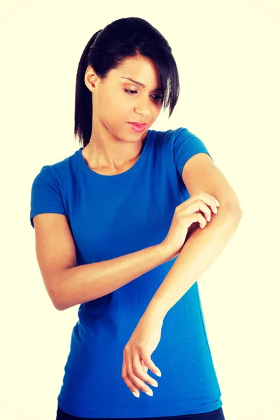 Young woman scratching her self. — Stock Photo, Image