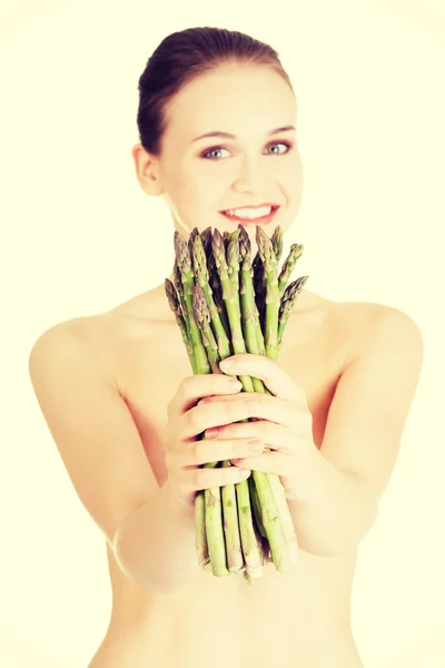 Bella donna con asparagi — Foto Stock