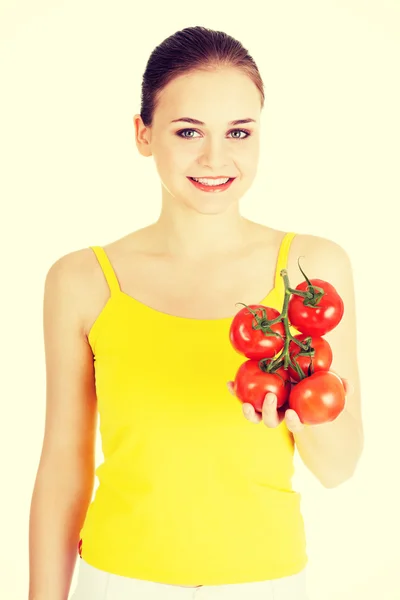 Genç kadın ile domates. — Stok fotoğraf