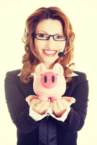 Vrouw bedrijf piggy bank — Stockfoto