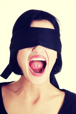 blindfolded kadın çığlığı
