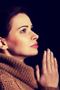 Dua eden Kadın.