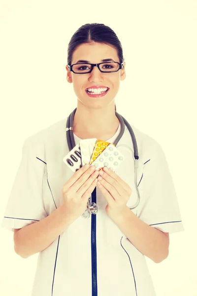 Medicina segurando pílulas — Fotografia de Stock