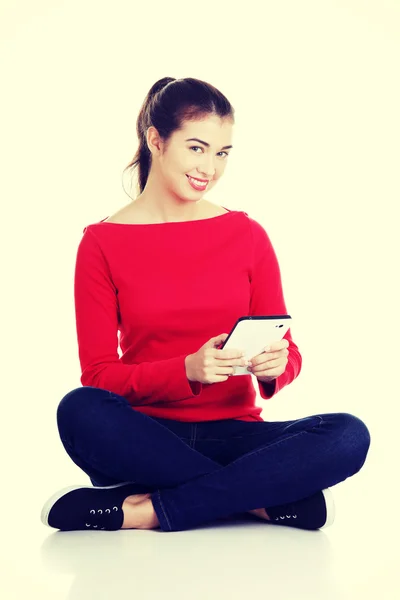 Woman working on computer — Stock Photo, Image