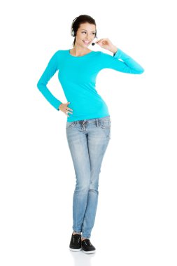 gülümseyen çağrı merkezi asistanı