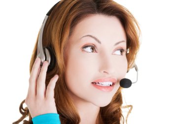 gülümseyen çağrı merkezi asistanı